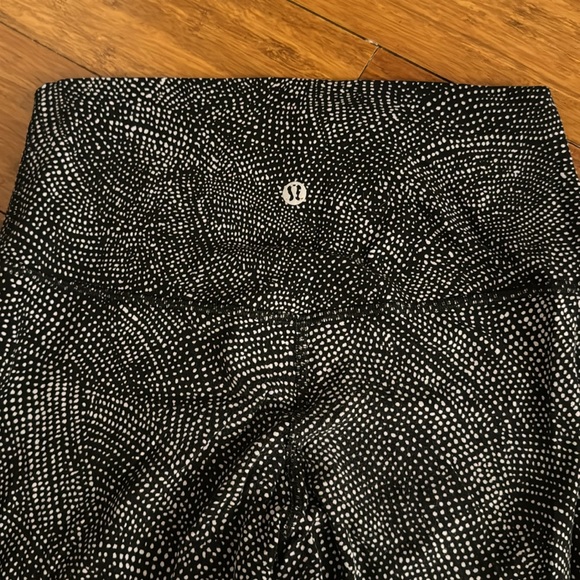 Lululemon Align Legging in Free Spirit Ice Grey and Black - Picture 5 of 6